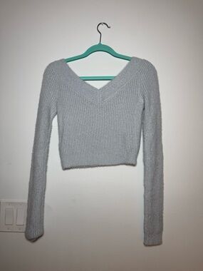 NWT AE Light Gray Fuzzy V-Neck Crop Sweater